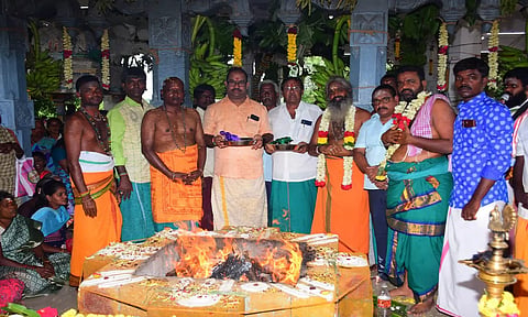 விக்கிரவாண்டி அருகே  கார்த்திகை தீப சங்காபிஷேக விழா