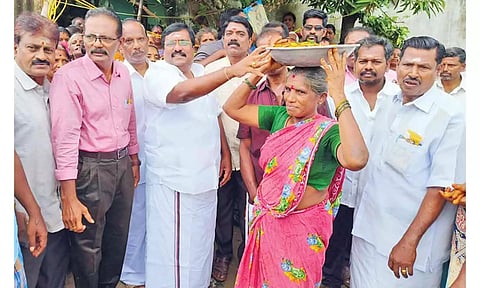 தேசிய ஊரக வேலை உறுதி திட்டத்தில் ரூ.13 லட்சம் செலவில வில்லியனூர்  அனந்தம்மாள் சத்திரம் குளம் ஆழப்படுத்தும் பணியை எதிர்க்கட்சி தலைவர் சிவா தொடங்கி வைத்தார்.