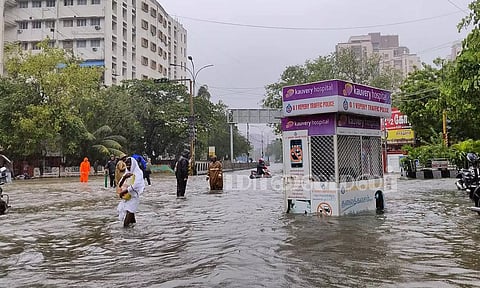 சென்னை மாநகரில் மழை நீர்  வடியாததற்கான காரணம்?