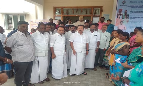 பொதுமக்களிடம் அமைச்சர் பொன்முடி குறைகளை கேட்டறிந்தார். அருகில் புகழேந்தி எம்.எல்.ஏ., உள்ளார்.