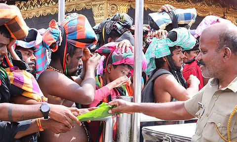 சபரிமலையில் 25 நாளில் 16லட்சம் பக்தர்கள் சாமி தரிசனம்: உடனடி முன்பதிவை நிறுத்த போலீசார் கோரிக்கை