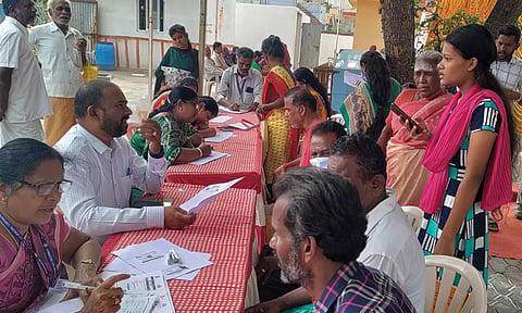 மக்களுடன் முதல்வர் முகாம்: கோவையில் 2 நாளில் 4,705 மனுக்கள் குவிந்தன