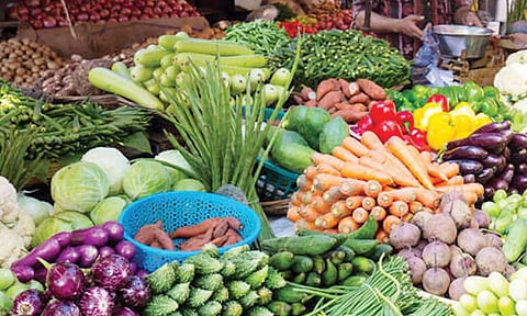 காய்கறிகள் விலை திடீர் உயர்வு- ஒரு கிலோ முருங்கைக்காய் ரூ.170-க்கு விற்பனை