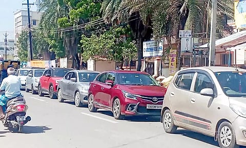 ராமேசுவரத்தில் குவிந்த பக்தர்கள்- வாகன நெரிசல்