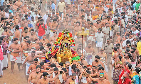 ஸ்ரீரங்கத்தில் நம்பெருமாள் வேடுபறி வைபவம் கோலாகலம்