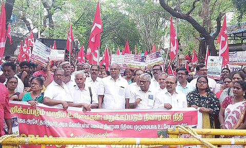 நிவாரண உதவி வழங்கக்கோரி சாஸ்திரி பவனில் மார்க்சிஸ்ட் கட்சி முற்றுகை: 600 பேர் கைது