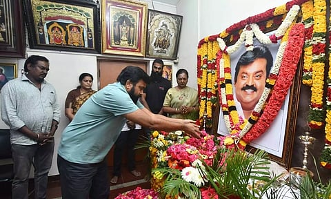 விஜயகாந்த் பெயரை நடிகர் சங்க கட்டிடத்திற்கு சூட்ட வேண்டும் - சசிகுமார் கோரிக்கை