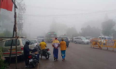 ஏற்காட்டில் திடீர் மழை - இயல்பு வாழ்க்கை பாதிப்பு