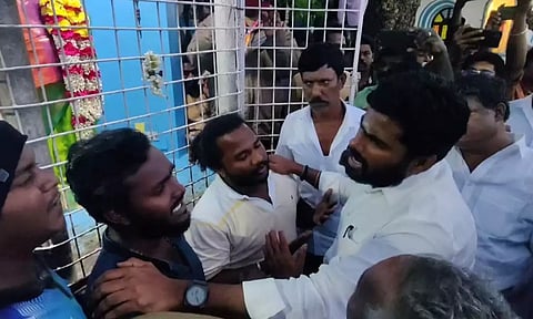 கிறிஸ்துவ ஆலயத்திற்குள் நுழைந்த அண்ணாமலைக்கு எதிர்ப்பு தெரிவித்த இளைஞர்கள்