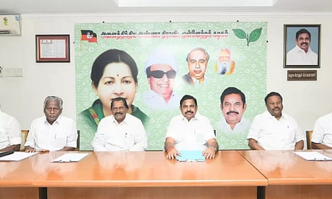 அ.தி.மு.க. மாவட்ட செயலாளர்கள் கூட்டம் தொடங்கியது