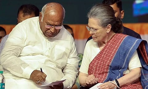 ஆர்எஸ்எஸ்- பாஜக விழா என்பதால் நாங்கள் புறக்கணிக்கிறோம்: காங்கிரஸ் அதிரடி