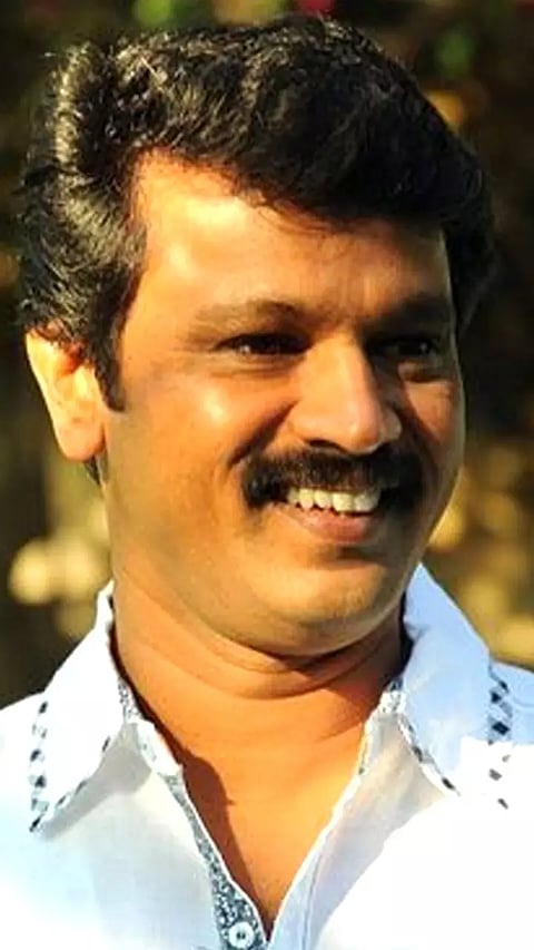 மருத்துவர் ராமதாஸின் வாழ்க்கை வரலாற்றை படமாக்கும் சேரன் - நடிகர் யார் தெரியுமா?