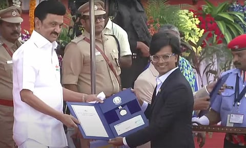 குடியரசு தினத்தன்று அரசிடம் இருந்து விருது பெறுவது மகிழ்ச்சி