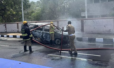 திருவல்லிக்கேணியில் திடீரென தீப்பிடித்து எரிந்த கார்