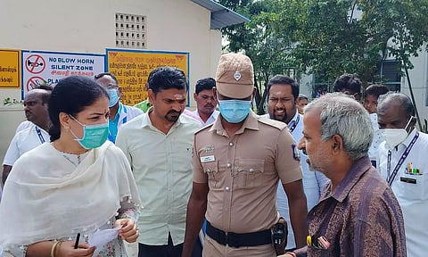 காஞ்சிபுரம், திருவள்ளூர், செங்கல்பட்டு  மாவட்ட ஆஸ்பத்திரி, பள்ளியில் கலெக்டர்கள் ஆய்வு