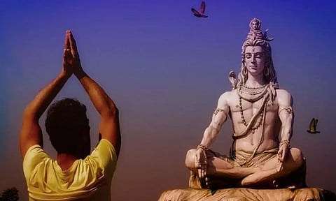 சிவபெருமானை எப்படி நமஸ்காரம் செய்ய வேண்டும்?