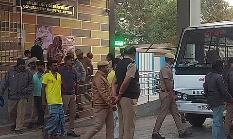 இரு தரப்பினர் மோதல்- போலீஸ் ஏட்டு மண்டை உடைப்பு