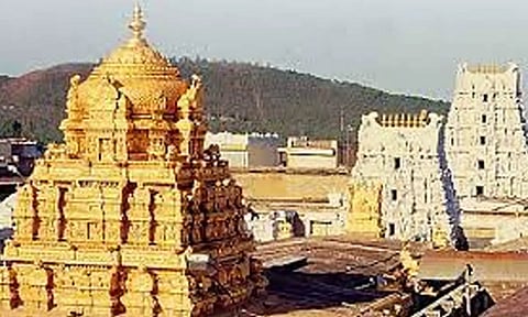 திருப்பதியில் பக்தர்கள் கூட்டம்: 10 மணி நேரம் காத்திருந்து தரிசனம்