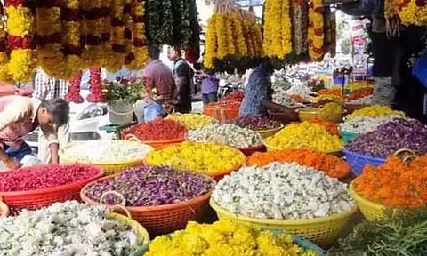கோயம்பேடு மார்க்கெட்டில் பூக்கள் விலை அதிகரிப்பு