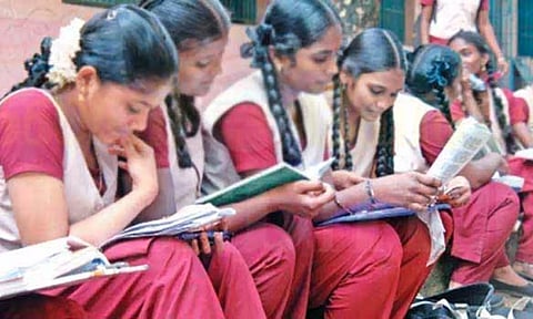 தமிழக பட்ஜெட்: ஒரு லட்சம் மாணவர்களுக்கு கல்விக்கடன் வழங்க ரூ.2500 கோடி ஒதுக்கீடு