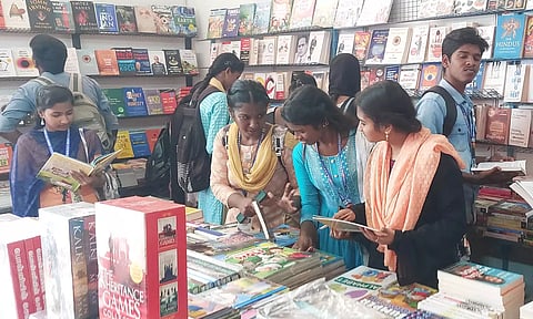 திருவள்ளூரில் புத்தக கண்காட்சி தொடங்கியது