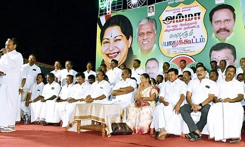 தமிழகத்தில் எந்த தேர்தல் வந்தாலும் அ.தி.மு.க-விற்கும், தி.மு.க விற்கும் மட்டும்தான் போட்டி: தம்பிதுரை பேச்சு