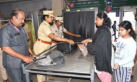 பெங்களூரு குண்டு வெடிப்பு சம்பவம் எதிரொலி:  தமிழகத்தில் போலீசார் உஷார்