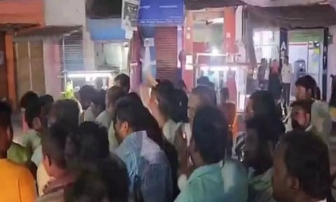 ஆந்திர தேர்தல் பிரசாரம்: தெலுங்கு தேசம்-ஒய்.எஸ்.ஆர்.  காங்கிரஸ் கட்சியினர் பயங்கர மோதல்