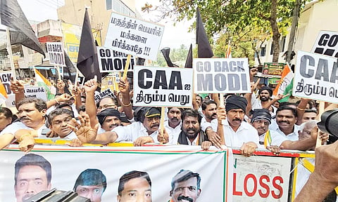 பிரதமர் மோடிக்கு எதிராக கருப்பு கொடி போராட்டம்: 160 பேர் கைது