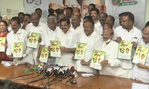 அ.தி.மு.க. தேர்தல் அறிக்கையை வெளியிட்டார் எடப்பாடி பழனிசாமி