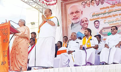 தொழில் துறையில் தி.மு.க.வினர் வசூலில் ஈடுபடுகின்றனர்- நிர்மலா சீதாராமன்