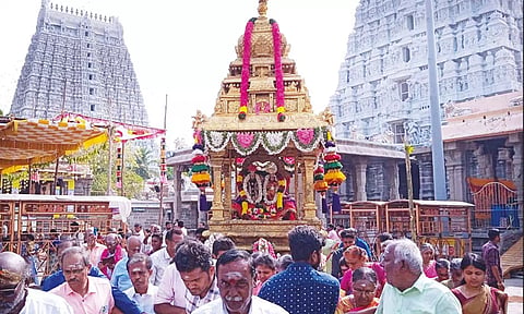 தமிழ் புத்தாண்டை முன்னிட்டு அருணாசலேஸ்வரர் கோவிலில் தங்க தேர்