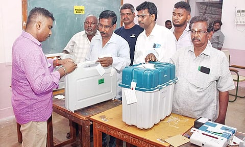 புதுச்சேரியில் பெண் வாக்காளர்கள் அதிக வாக்குப்பதிவு: அரசியல் கட்சிகள் கலக்கம்