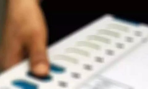 உதவி செய்வது போல் நடித்து முதியவரின் வாக்கை செலுத்திய மர்ம நபர்