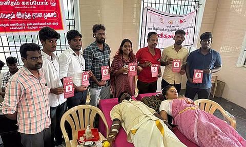 திருமணம் முடிந்தவுடன் மண்டபத்திலேயே ரத்த தானம் அளித்த மணமக்கள்
