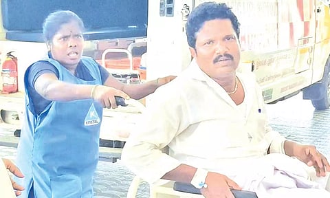 தே.மு.தி.க. நிர்வாகியை தாக்கிய அ.தி.மு.க. கவுன்சிலர்