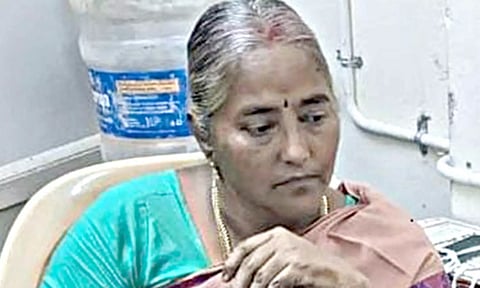 லஞ்சம் வாங்கிய நகராட்சி பெண் அதிகாரி கைது