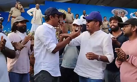 "கேம் சேஞ்சர்" படப்பிடிப்பு தளத்தில் பிறந்தநாள் கொண்டாடிய சமுத்திரகனி