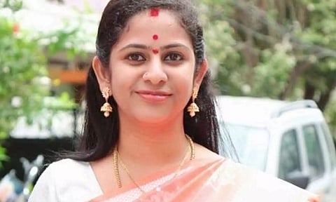 பா.ஜ.க செய்தி தொடர்பாளர் சதினேனி யாமினி சர்மா.