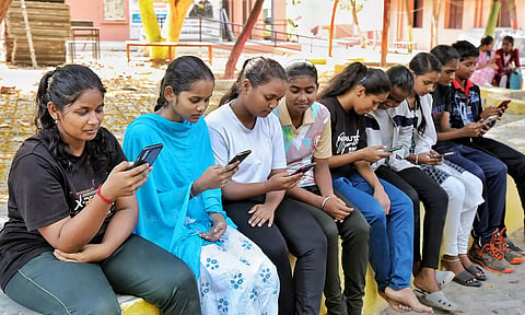 பிளஸ்-2 தேர்வில் மாநில அளவில் திருப்பூர் மாவட்டம் முதலிடம் பிடித்து சாதனை