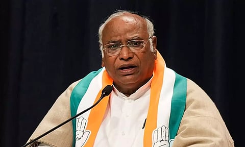 தேர்தல் ஆணையம் அறிவுரை என்ற பெயரில் மிரட்டுகிறது- மல்லிகார்ஜூன கார்கே