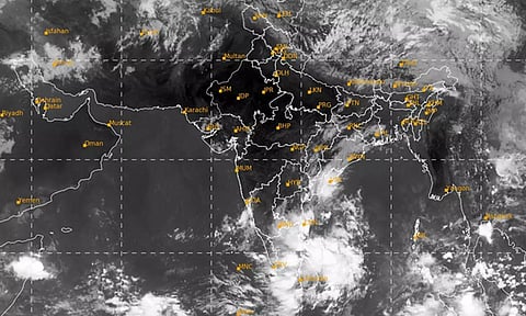 தமிழகத்தில் பல மாவட்டங்களில் 19-ந்தேதி வரை கன மழை: 20 செ.மீ. வரை பெய்யும் என்று எச்சரிக்கை