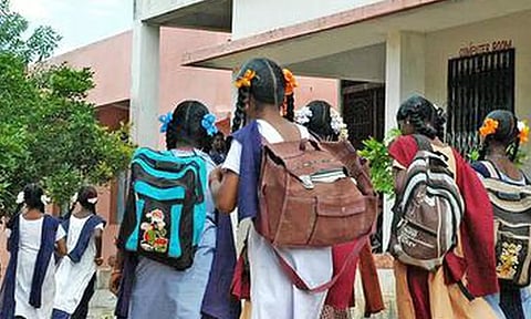 தனியாா் பள்ளிகளில் இலவச கல்வி சோ்க்கைக்கு 1.30 லட்சம் போ் பதிவு