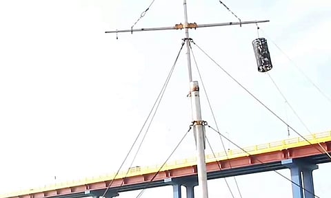 பாம்பன் துறைமுகத்தில் 2-ம் எண் புயல் கூண்டு ஏற்றம்