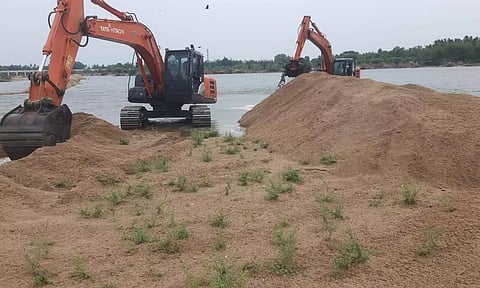 வீராணம் ஏரிக்கு தண்ணீர் கொண்டு செல்வதில் தொடர்ந்து தாமதம்