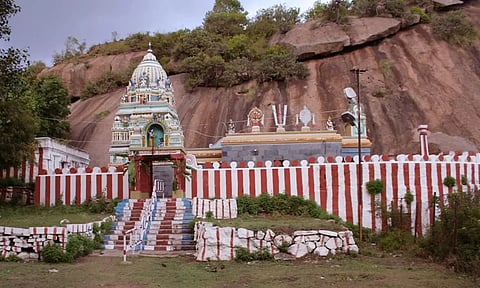 ராஜகோபுரம்   இல்லாத   நிலை
