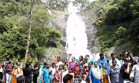 கொடைக்கானலில் குவிந்த சுற்றுலா பயணிகள்