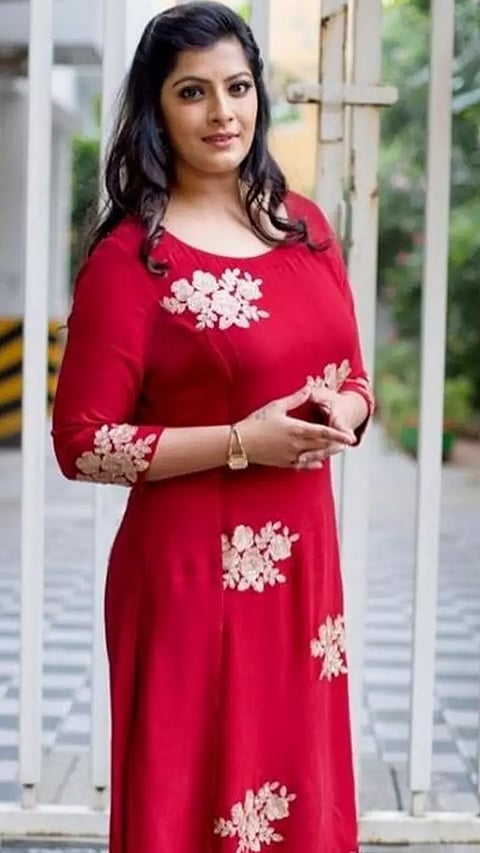 டெல்லிக்கு சென்று சந்திரபாபு நாயுடுவை சந்தித்த ராதிகா சரத்குமார் ஏன் தெரியுமா?