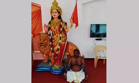தலைவர் பதவி விலக கோரி அரை நிர்வாண போராட்டம் நடத்திய பா.ஜனதா நிர்வாகி சஸ்பெண்டு
