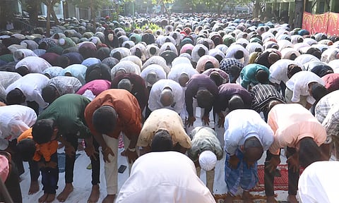 திருப்பூரில் குர்பானி கொடுத்து பக்ரீத் பண்டிகை சிறப்பு தொழுகை